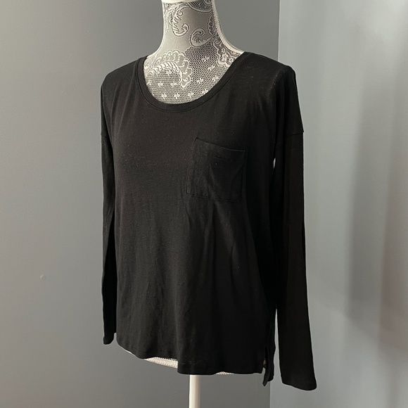 Old Navy Tops - Old Navy Boyfriend Tee